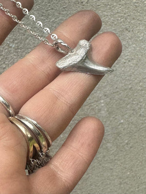Center Mount Mako Charm
