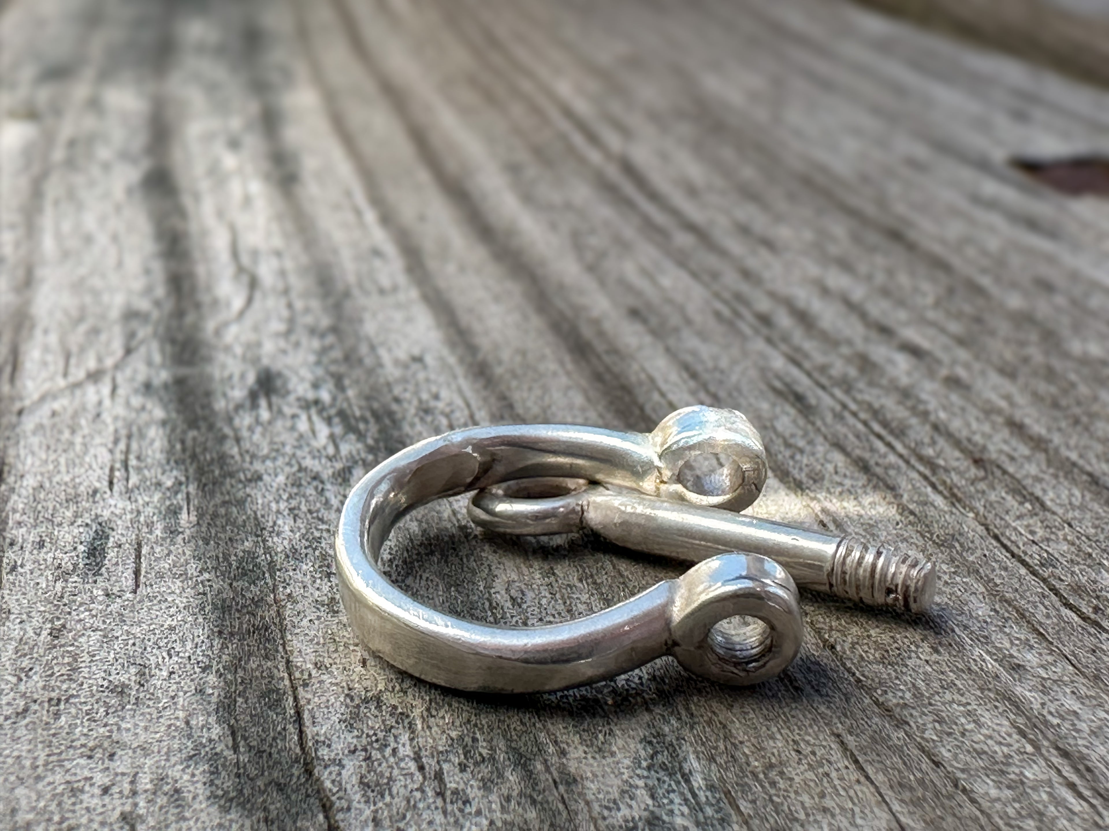 Bow shackle - Jane Sydney Studio