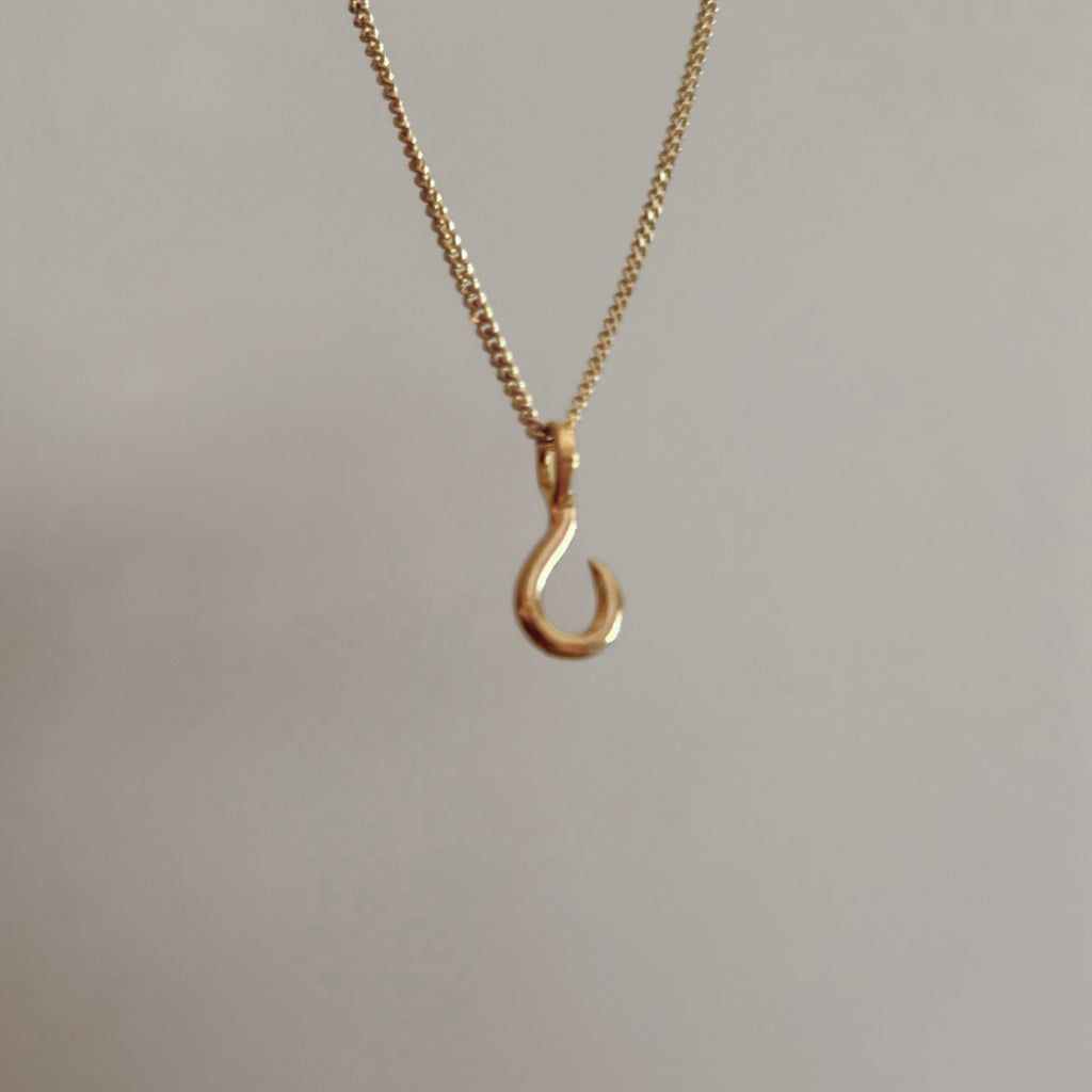 Hook charm 14k