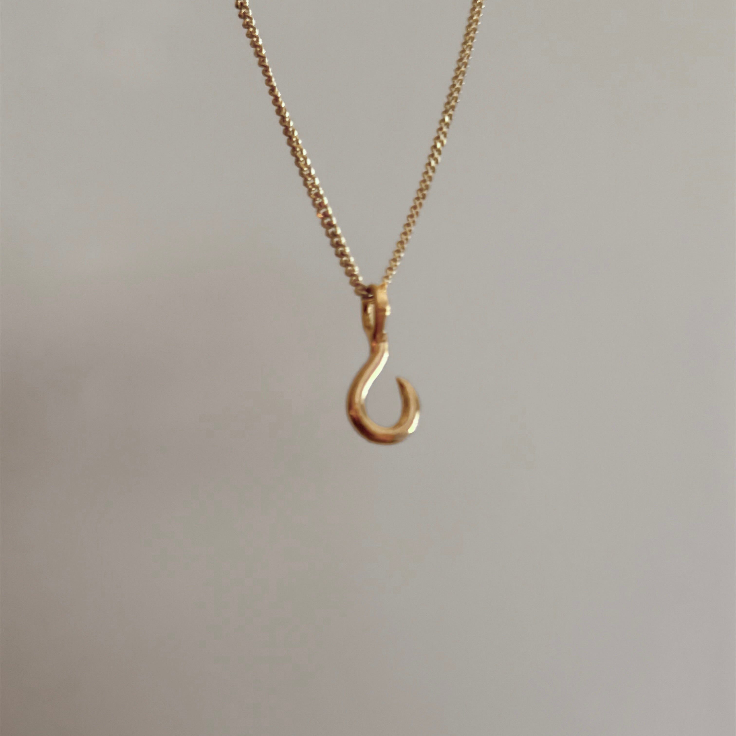 Hook charm 14k