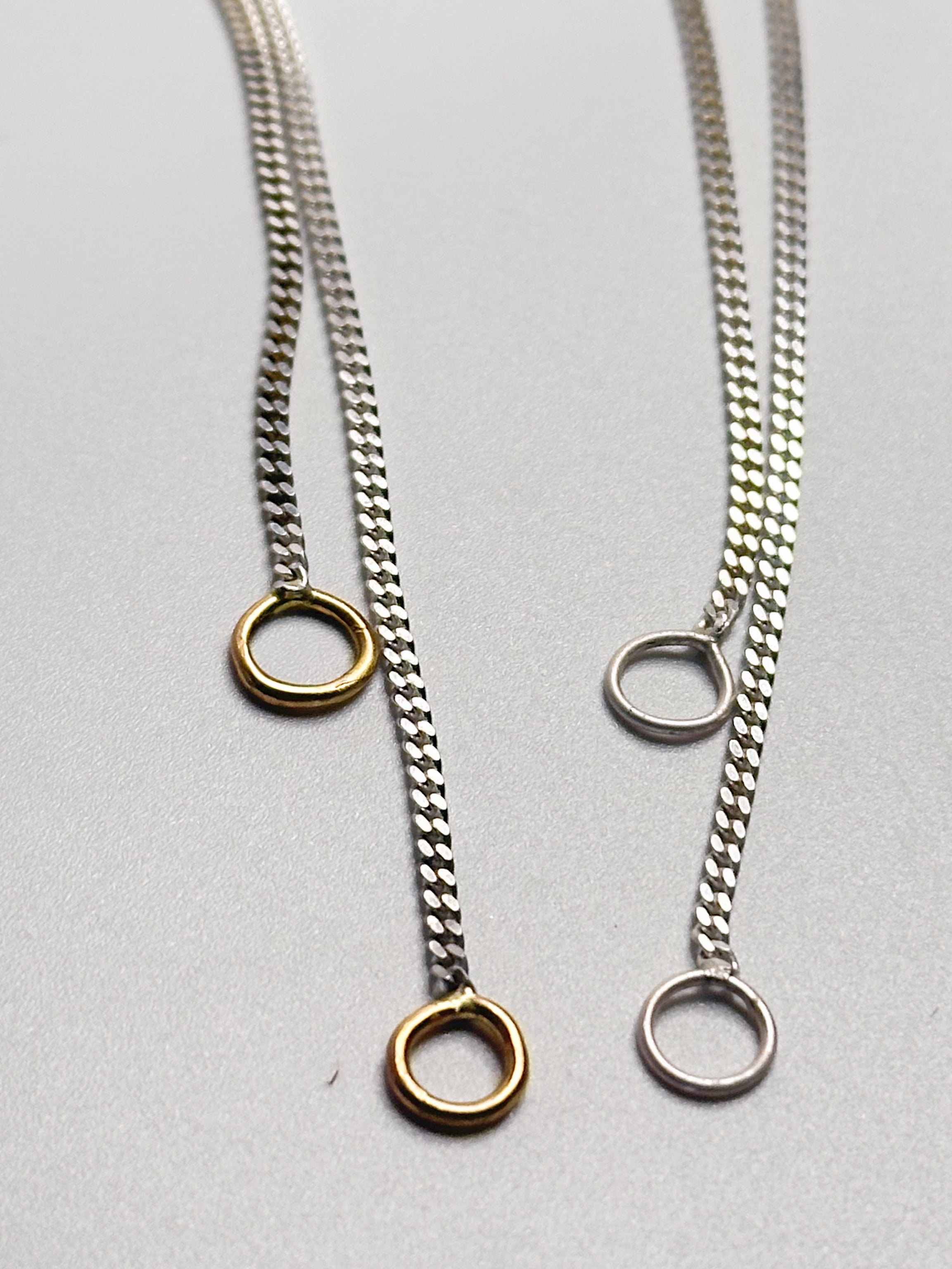 Classic mid curb chain | charm ends