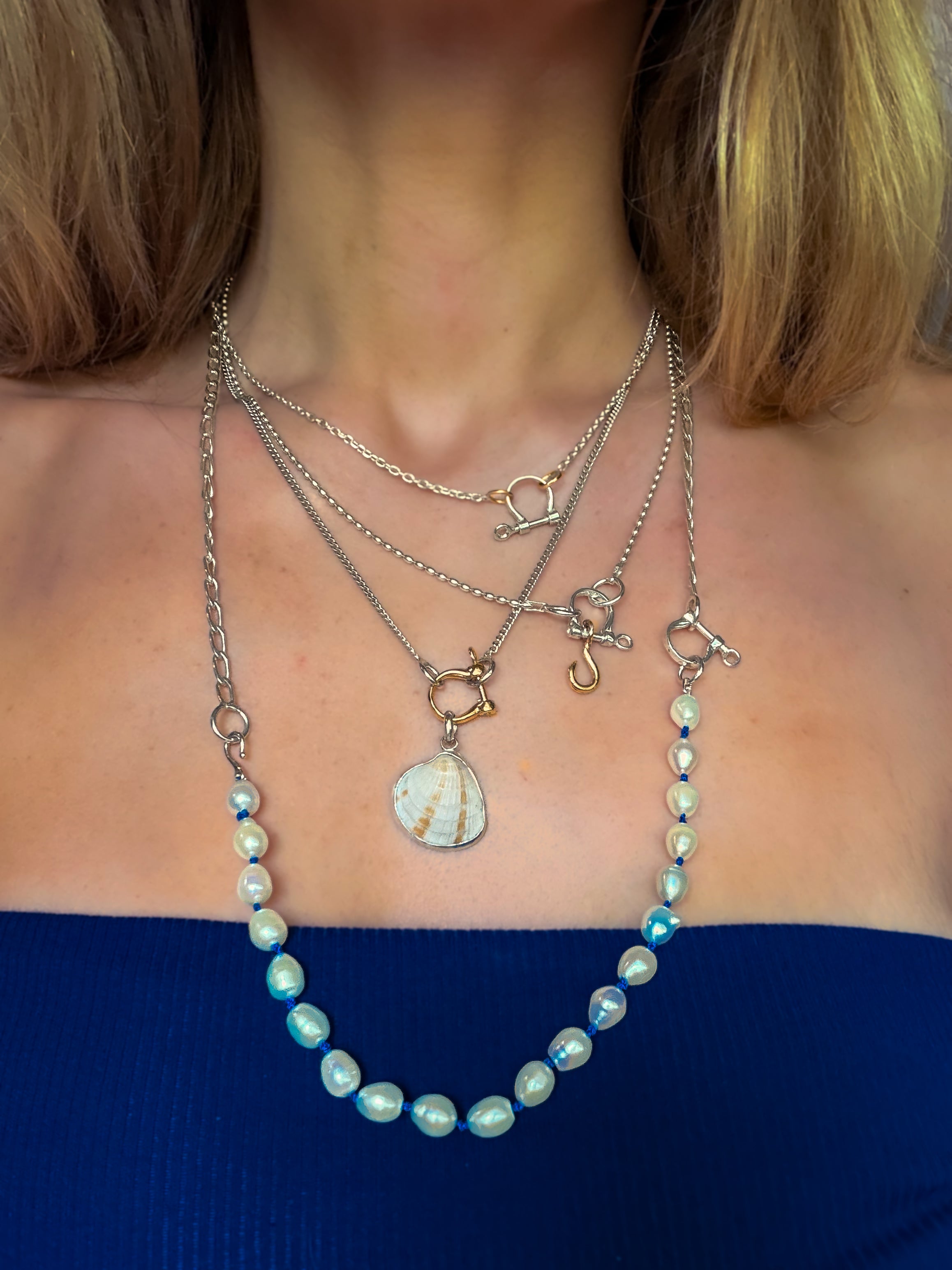 Hook charm 14k