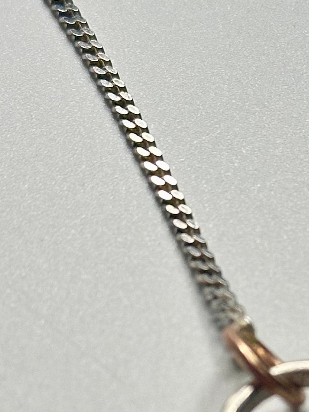 Classic mid curb chain | charm ends