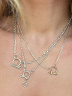 Mini bow shackle in 14k gold