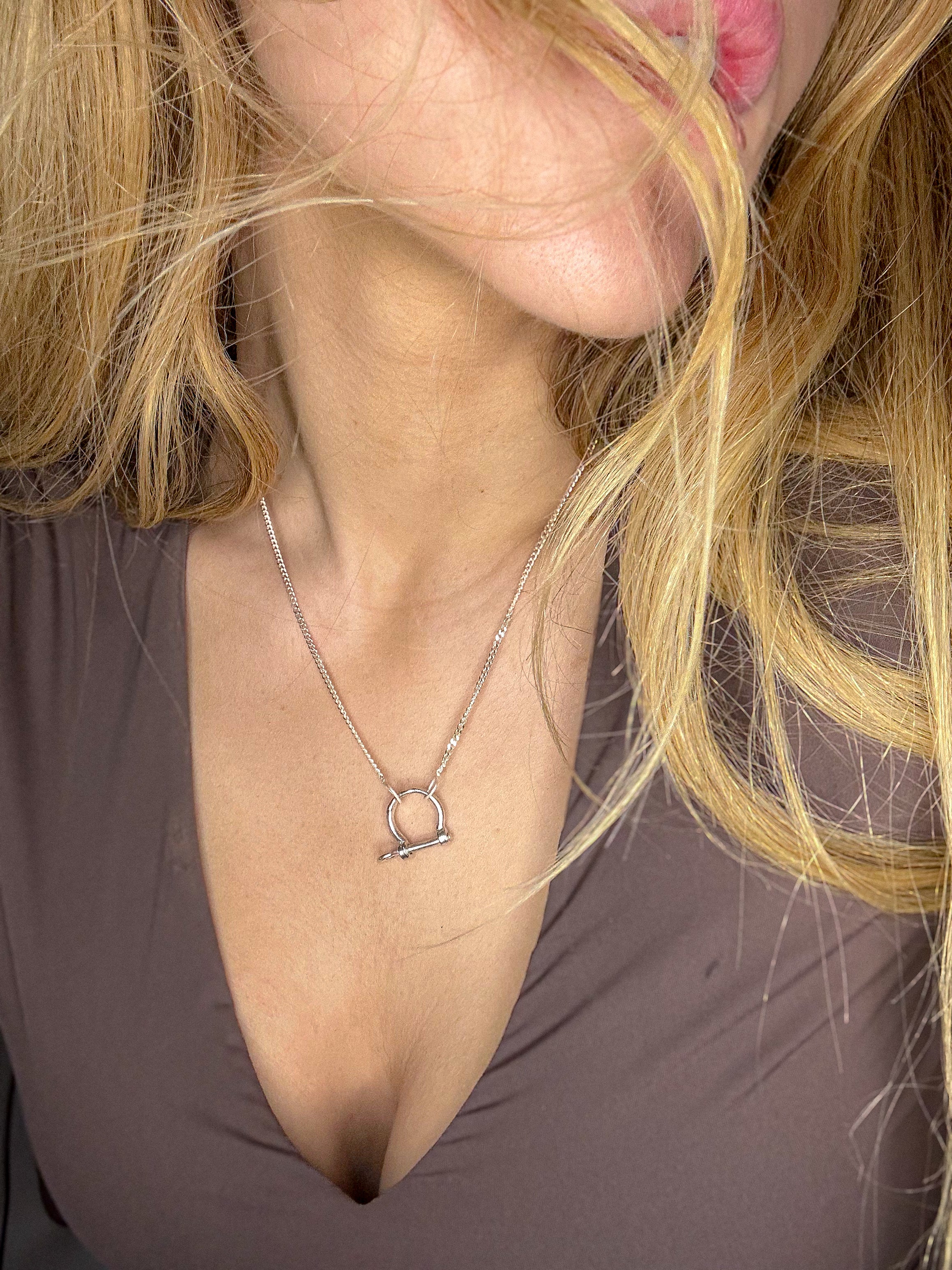 Classic mid curb chain | charm ends