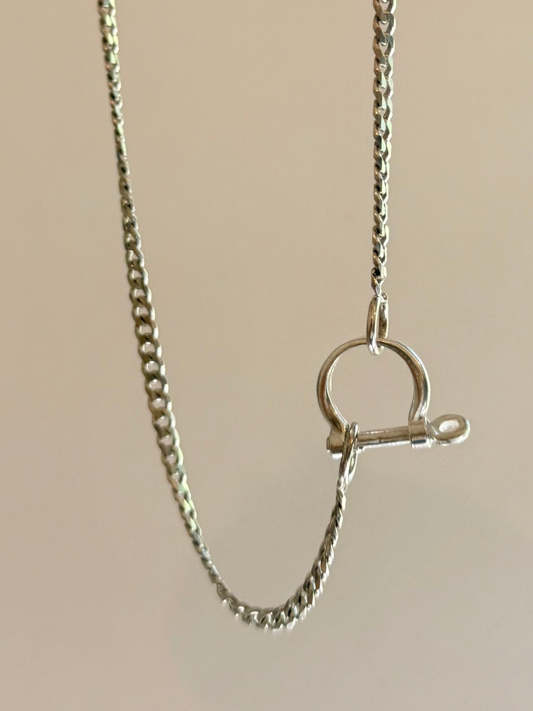 Bow shackle