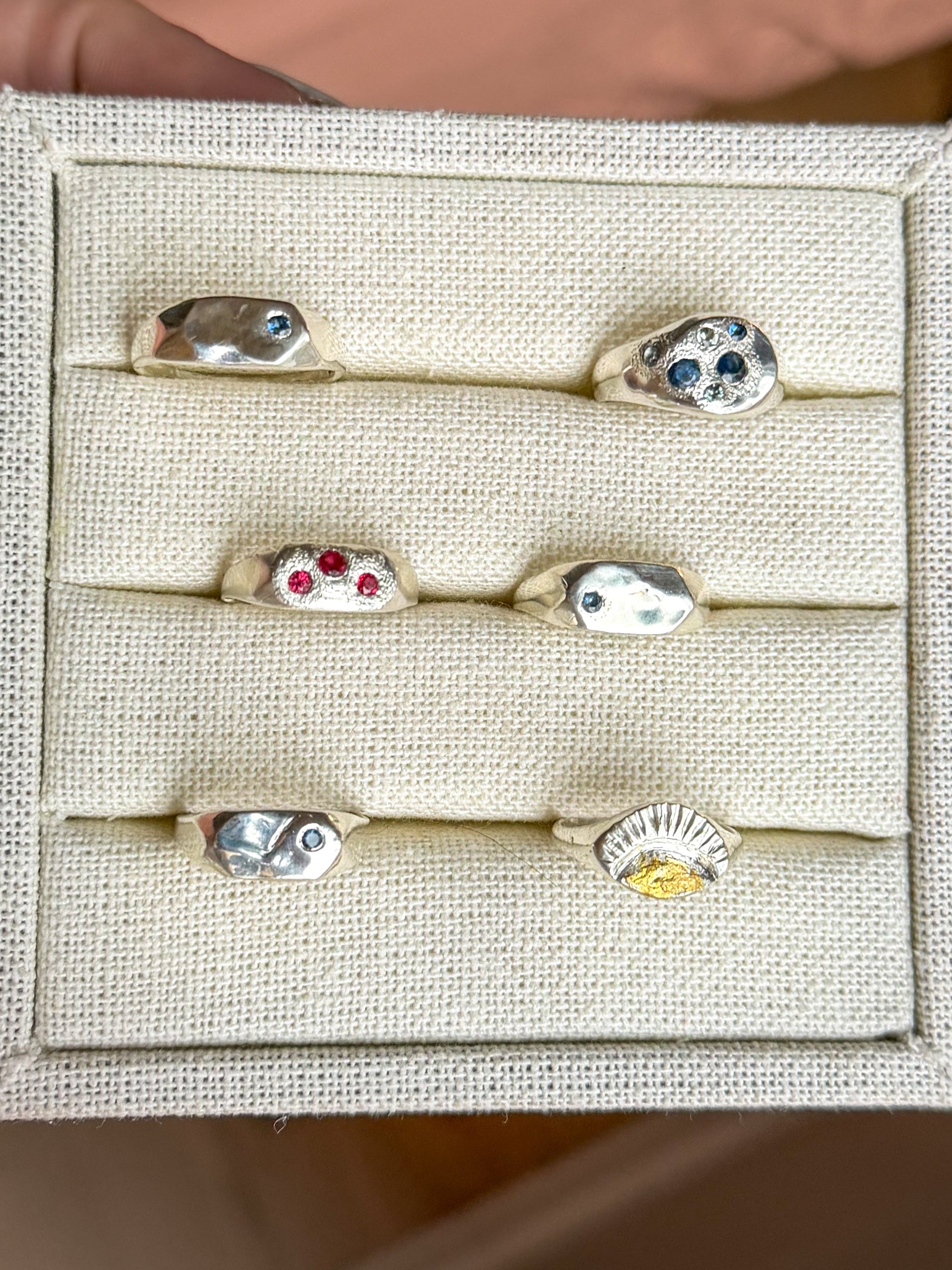 Several Sapphire's wavy Signet