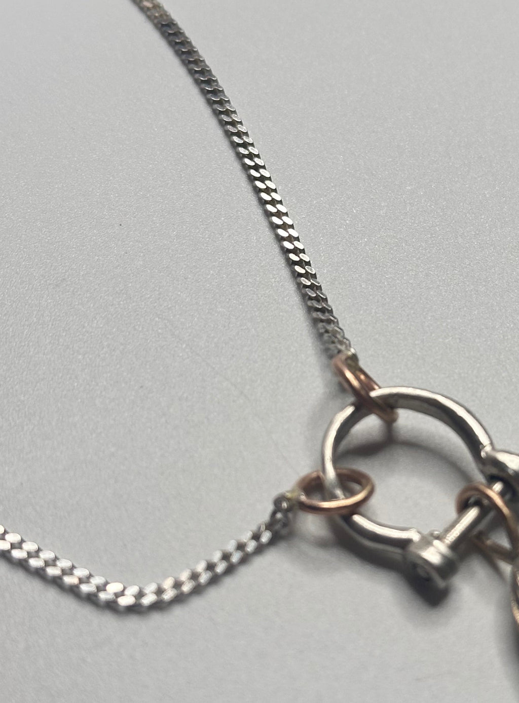 Classic mid curb chain | charm ends