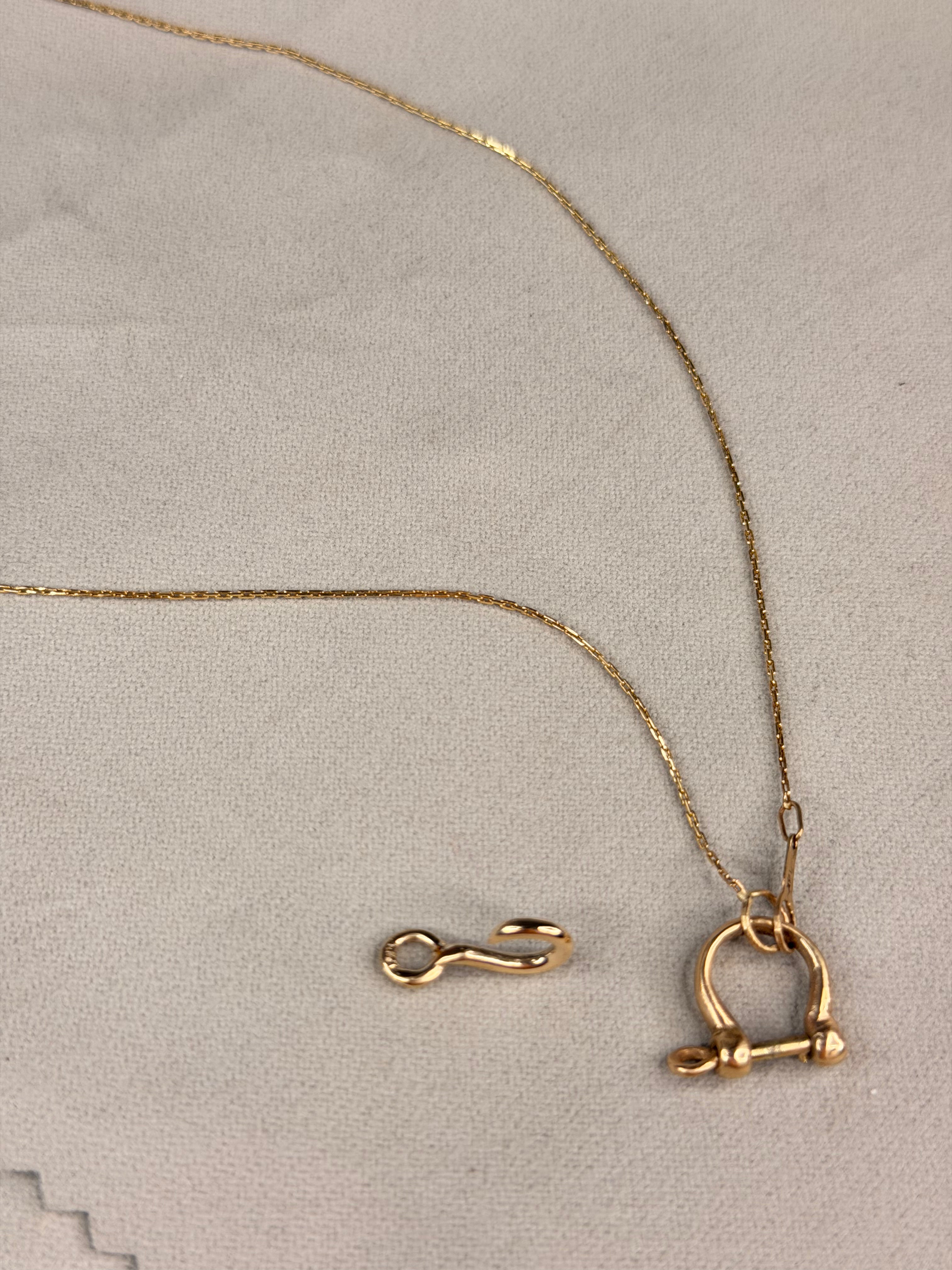 Hook charm 14k
