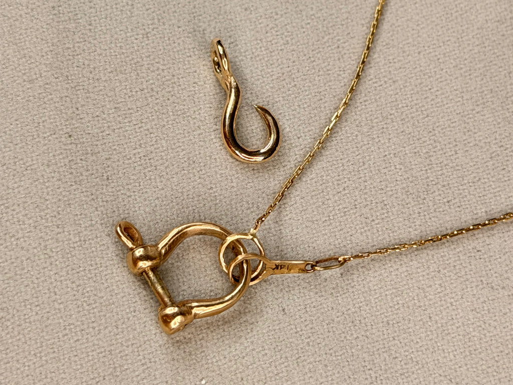 Hook charm 14k