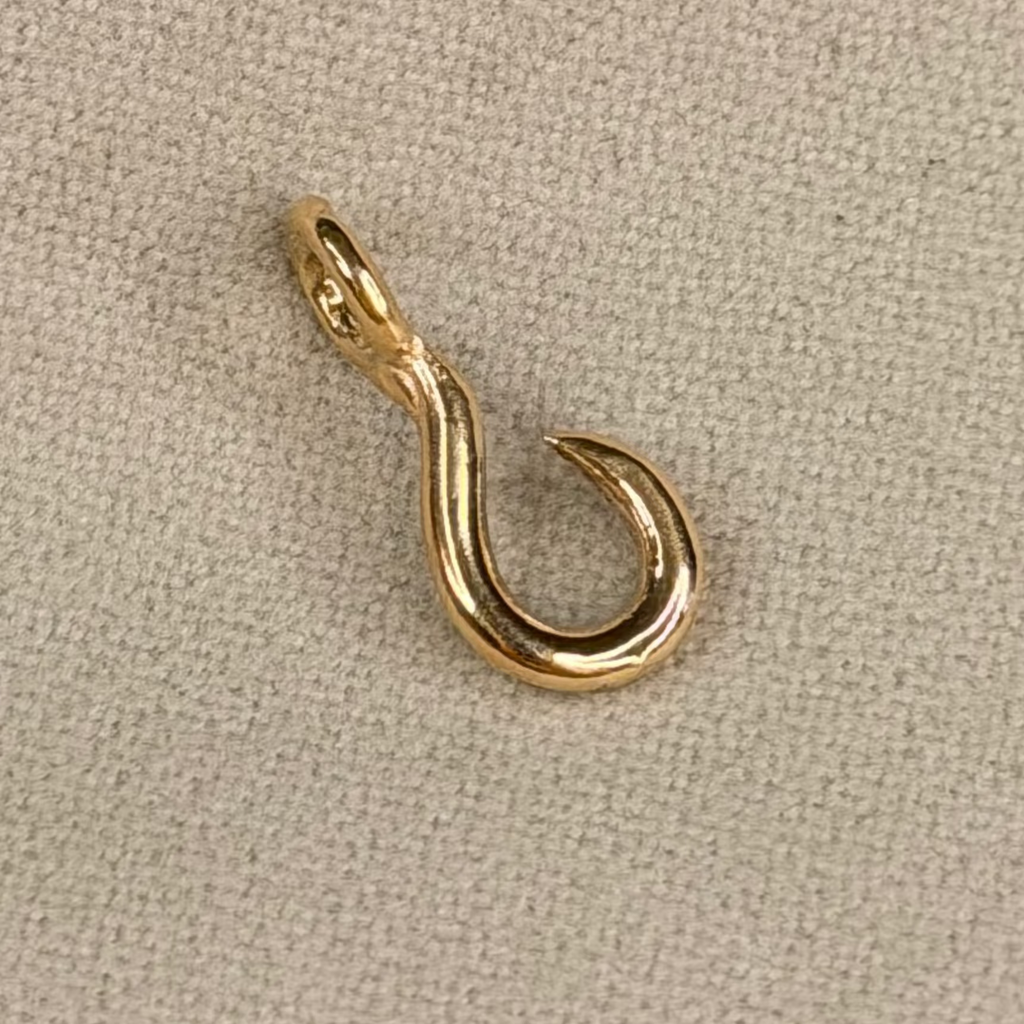Hook charm 14k