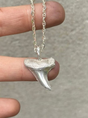 Center Mount Mako Charm 