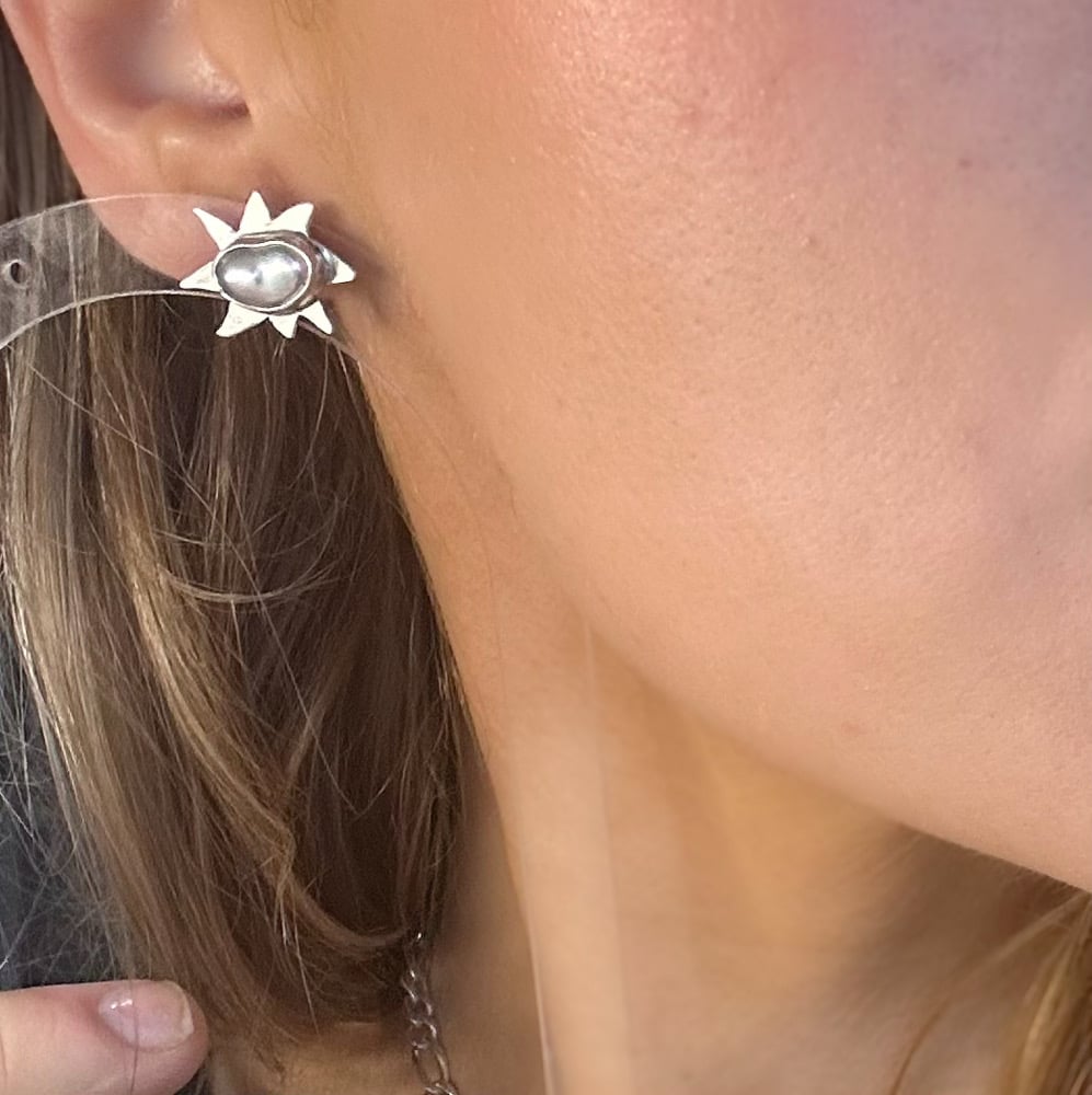 Partly Sunny Pearl stud earrings
