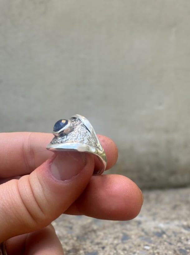 Star Dust Saddle Ring Sapphire