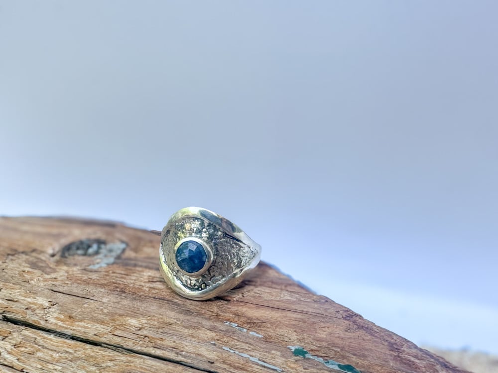 Star Dust Saddle Ring Sapphire
